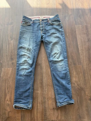 Tramarossa Jeans - Hej! Säljer mina jeans från Tramarossa Storlek W33 Vid frågor/funderingar, mått eller fler bilder skriv gärna! Prisförslag är alltid välkomna 😊