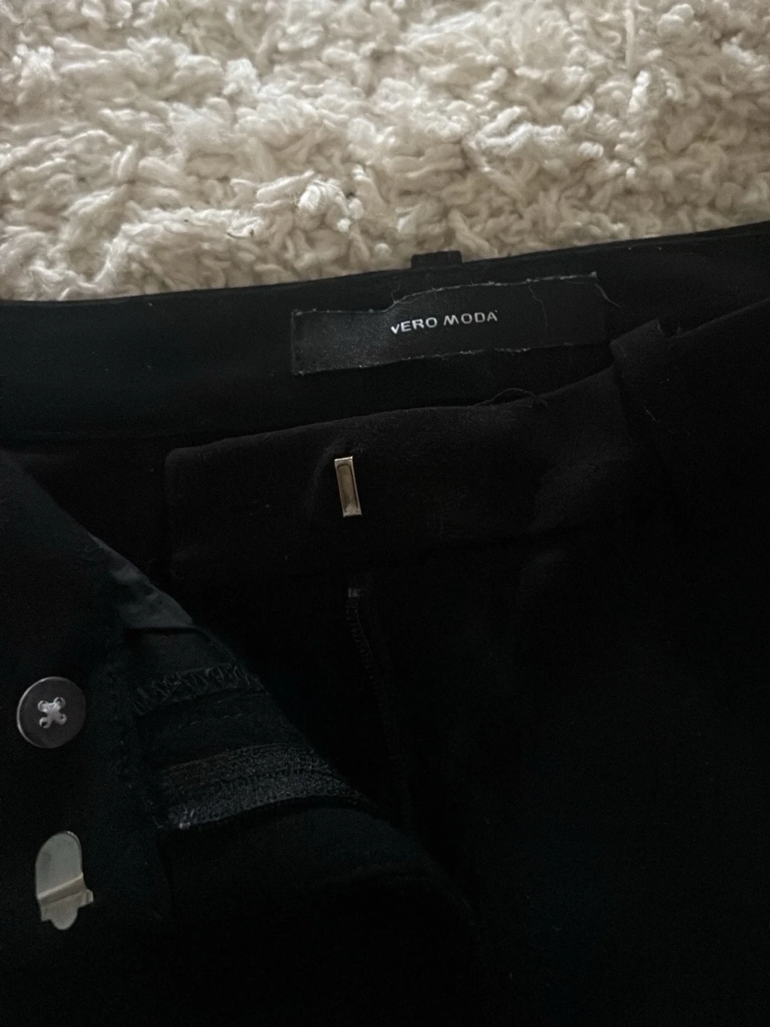 Svarta kostymbyxor från Vero Moda - 3