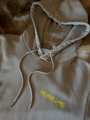 Helmut Lang hoodie  - Helmut Lang hoodie | Nyskick | Nypris över 2000kr | Vädligt eftertraktad modell | Fraktas samma dag 🚚📦| Äkthetsgaranti ingår 👍| Pris ej hugget i sten 🪨⛏️Kontakta vid fler frågor eller funderingar ✔️ 
