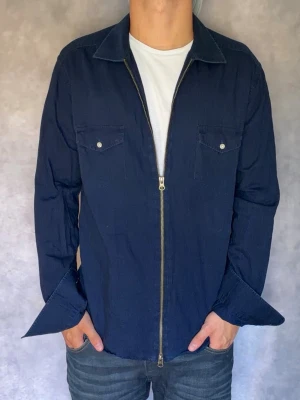 Overshirt  - John Henric Overshirt | Storlek M | Modellen är 181cm och väger 74kg 