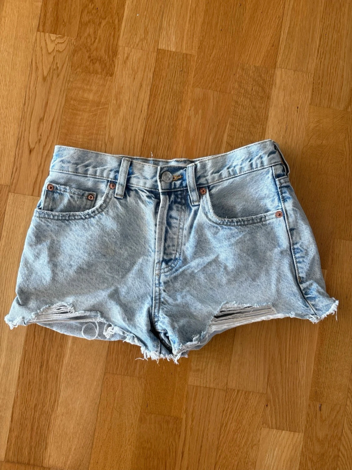 Ljusblå jeansshorts  - 2