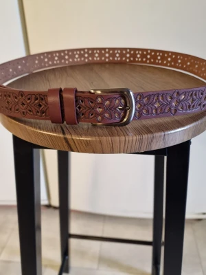 Skärp ljus brunt - Bälte 110 cm långt. 2,8 cm brett. PU läder.