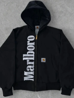 Carhartt WIP X Marlboro Black Active Jacket - 🖤 Carhartt WIP X Marlboro Black Active Jacket  📏 Size: L  ✨ Condition: Excellent condition!  ☺️ Warm and comfortable! Perfect for spring and winter.  👫 Unisex  💌 Message me if you have any questions!