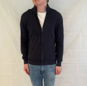 John Henric Full Zip Cardigan Blue Men's - Marin cardigan i mycket gott skick.