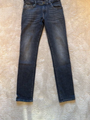 Scotch and soda - Säljer ett par Scotch and soda jeans i storlek 13/158 aldrig använda och säljs för endast 299, skriv vid frågor.