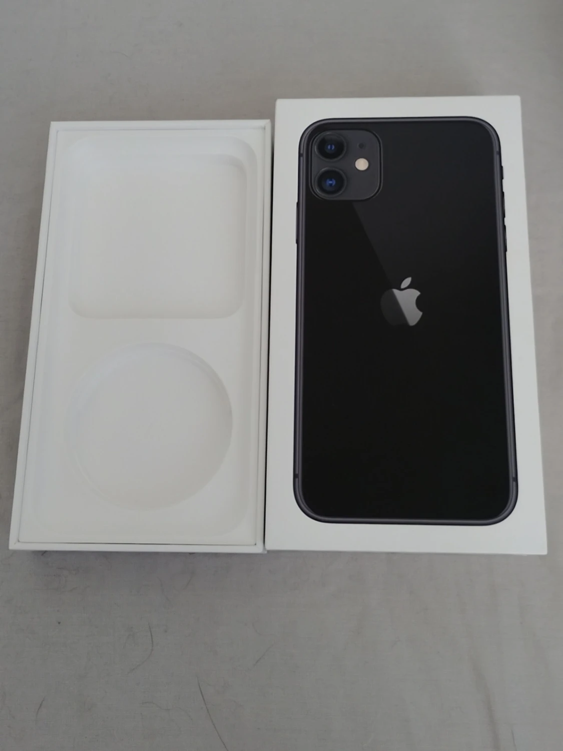 iPhone 11 64GB - 2