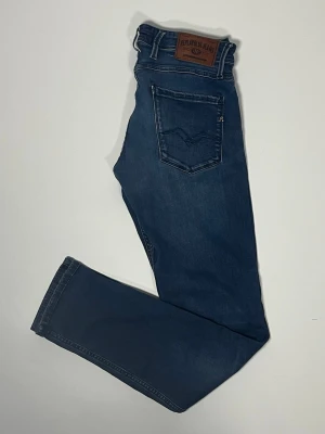 Replay anbass jeans - 👕 Plagg: Jeans                                                          📏 Storlek: 30/32                                                            🏷️ Märke/Modell: Replay anbass                                                ✨ Skick: Fint skick                                                        💬 Vid frågor är det bara att skriva!                                                                                          🛍️ Gramenti