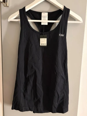 ICIW linne - Svart tränings linne som är helt oanvänd med lappen kvar. Jätte snygg och bekväm att ha på sig när man tränar🤩