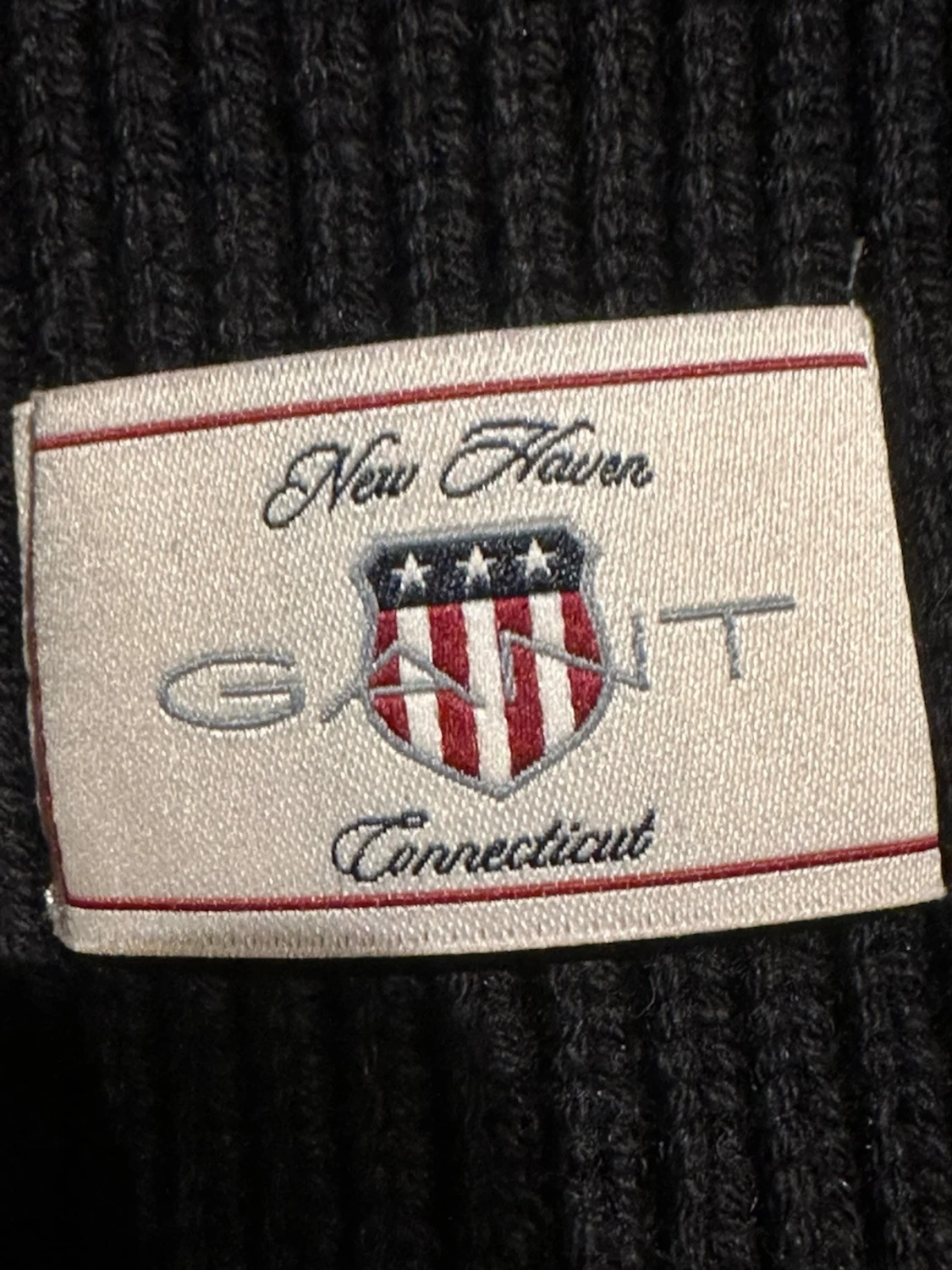 Svart ribbstickad mössa från GANT - 2