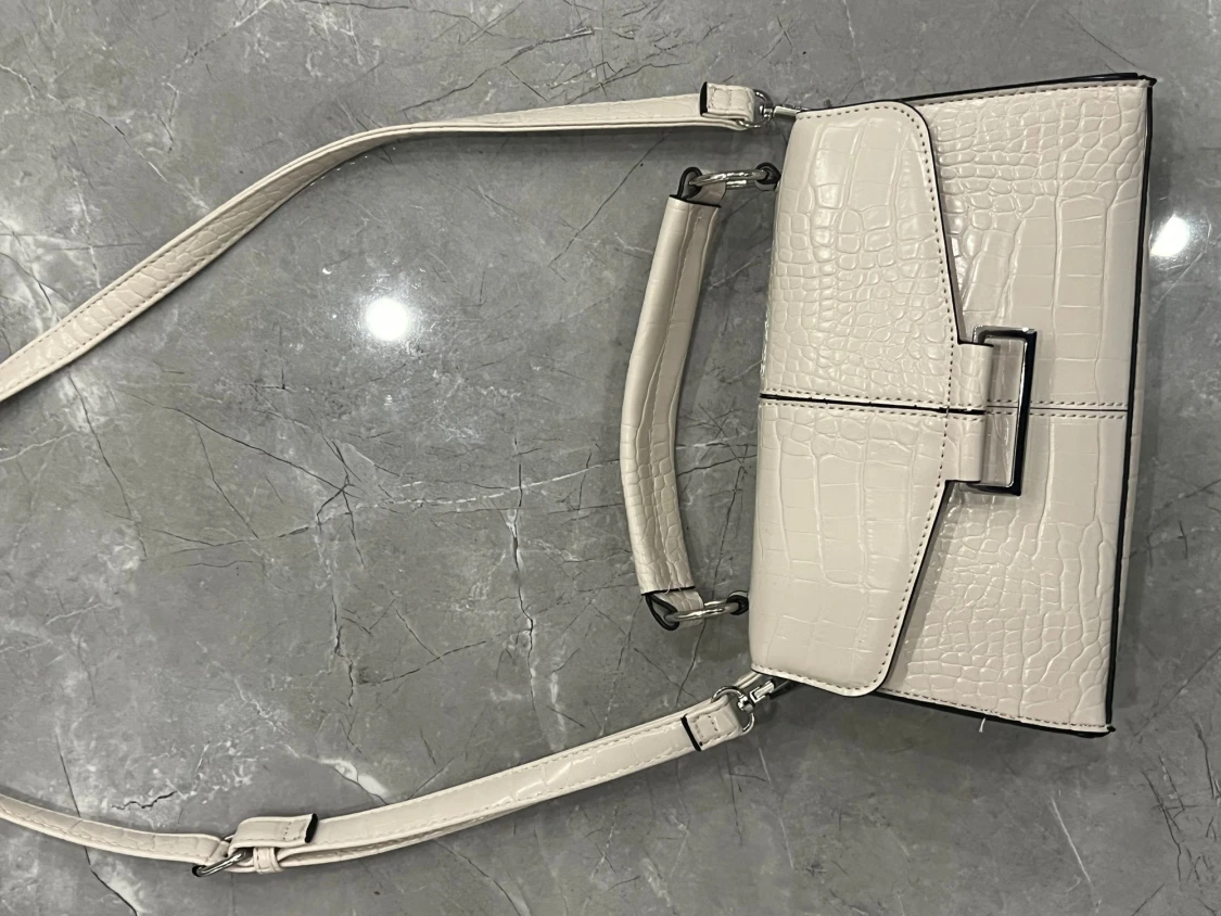 Off-white väska i skinn Primark - 4