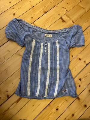 vintage hollister blus - söt vintage 2000s blus från hollister