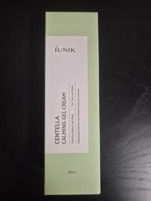 Iunik Centella Calming Gel Cream 60ml - Helt ny, oöppnad. Perfekt för oliig och aknebnägen hud.