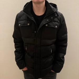 Vinterjacka  - - Condition: 7/10 - Color: Black - Size: L