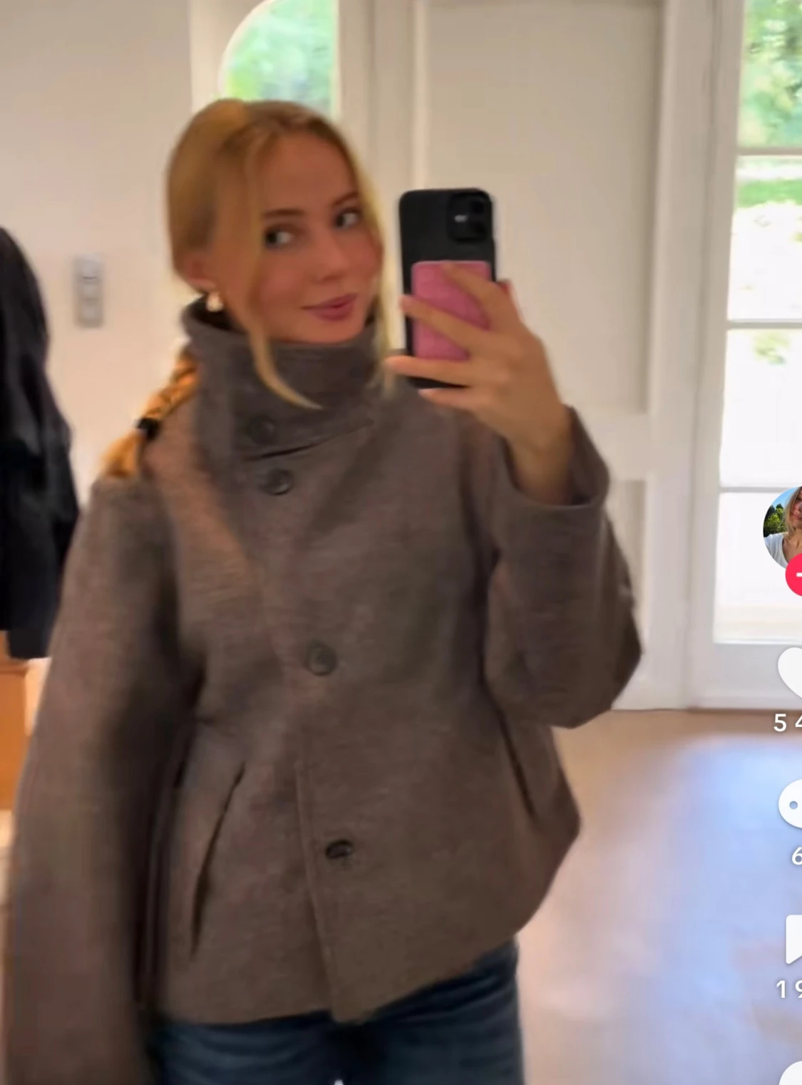 Brun kort kappa med hög krage - 1