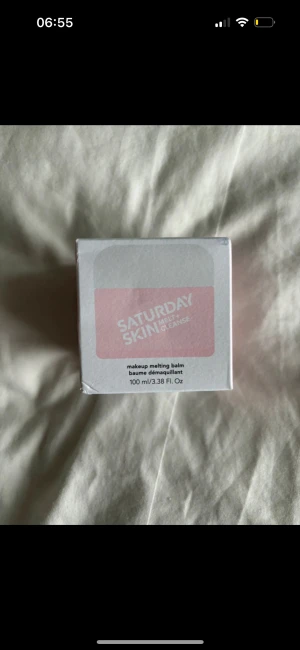 Saturday Skin makeup melting balm - Makeup melting balm från Saturday Skin .Perfekt för att ta bort smink och lämnar huden fräsch och ren. Oöppnad 
