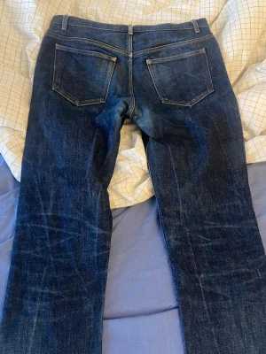 A.P.C. Selvedge jeans  - Midja 41. Längd 107. Fotöppning 20. Mycket bra skick. Pris går att diskutera.