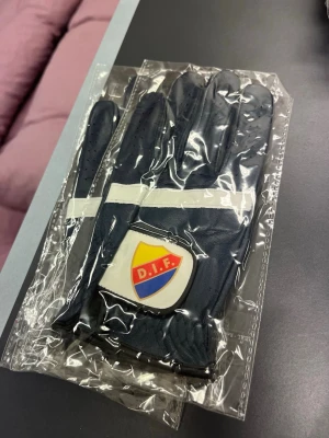 DIF golfhandske - Storlek medium, någon small finns också