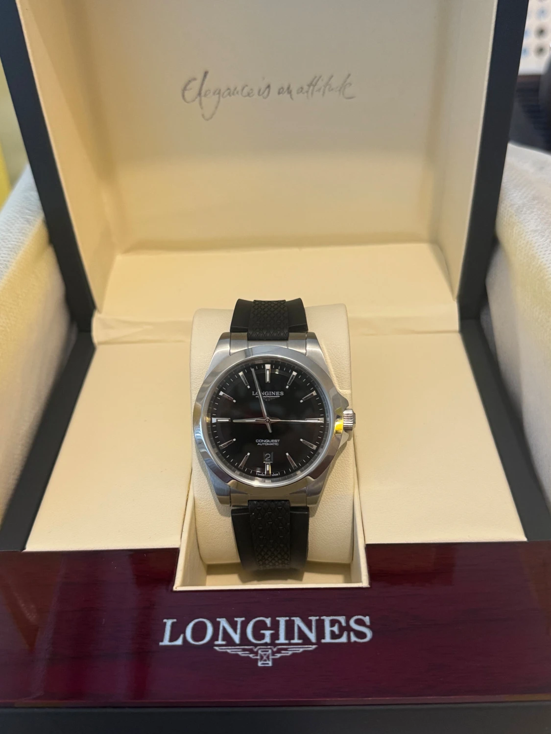 Svart Longines Conquest automatisk klocka