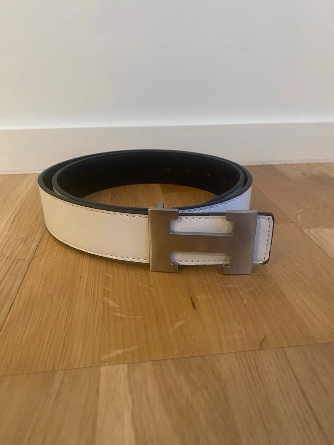 Vit och svart h-ermes skärp i skinn