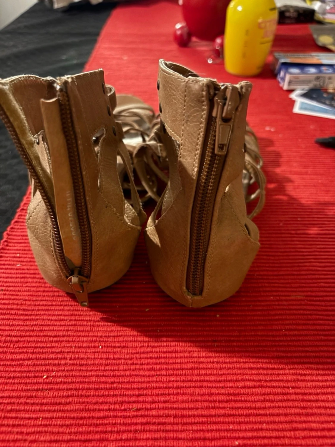 Bruna gladiatorsandaler med dragkedja - 1