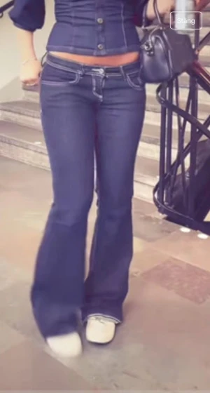 Lågmidjade jeans - Säljer dessa snygga lågmidjade jeans, från gina💞 Knappt använda, köpta för 400kr