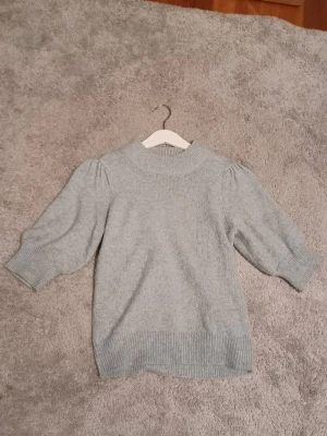 Turkos stickad tröja från JDY - Superskön turkos stickad tröja med puffärm från JDY✨️