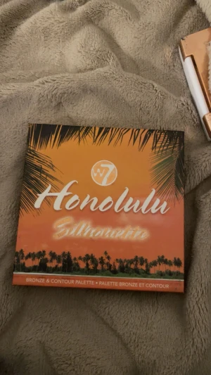 W7 bronzer, counture palett  - W7 bronzer, counture palett. Perefekt om du behöver allt i en liten box 