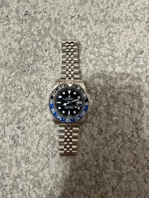 Klocka - Säljer denna klocka. Aldrig använd. Alla länkar medföljer. 