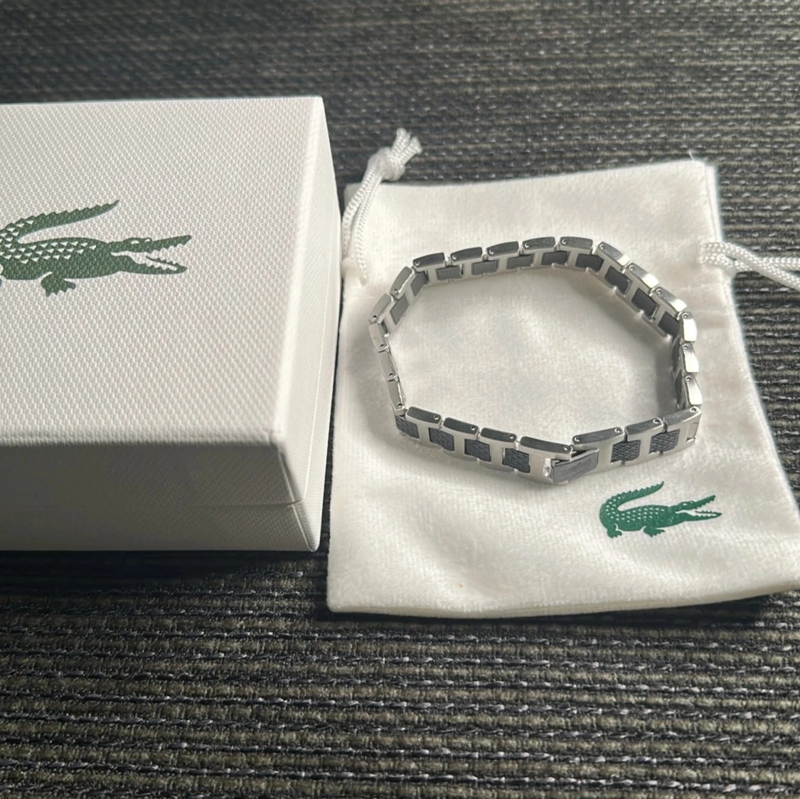 Silverfärgat armband från Lacoste - 2