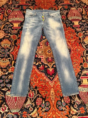 Dsquared 2 Jeans 👖  - Nu säljer jag dessa feta Dsquared 2 jeans 👖 jag säljer dom för endast 959kr nypris 5599kr Mvh CH 