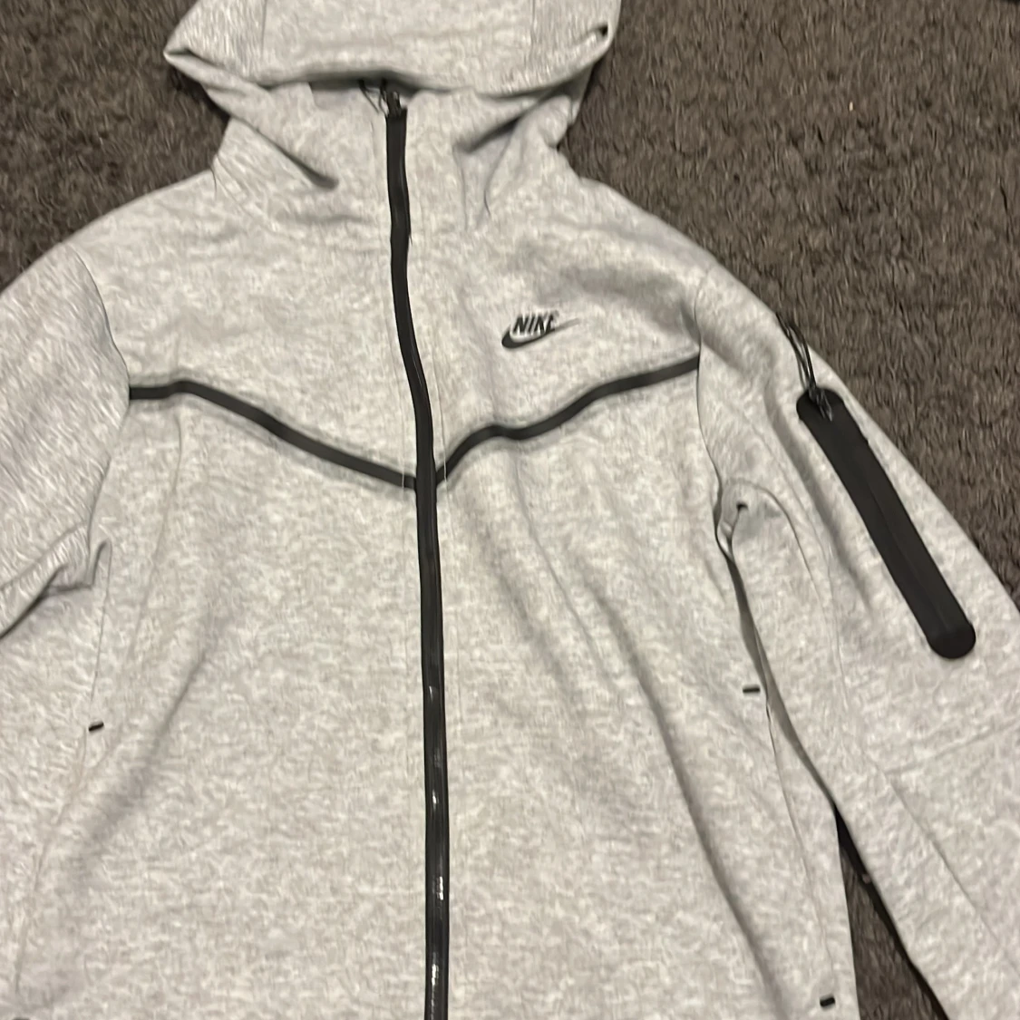 Grå vindjacka från Nike med huva - 3