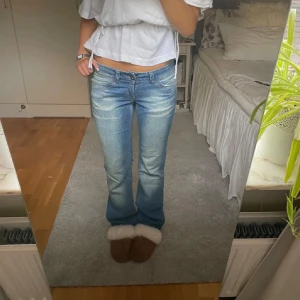 Jeans Lowwaist lågmidjade bootcut - Jeans!❤️ Midja(rakt över): 37 cm, innerbenslängd: 80 cm