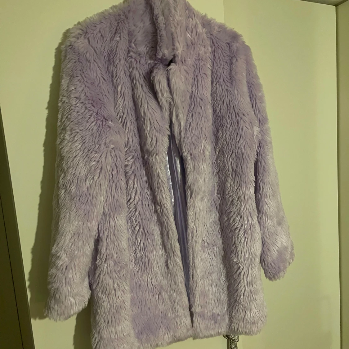 Ljuslila  pälsjacka