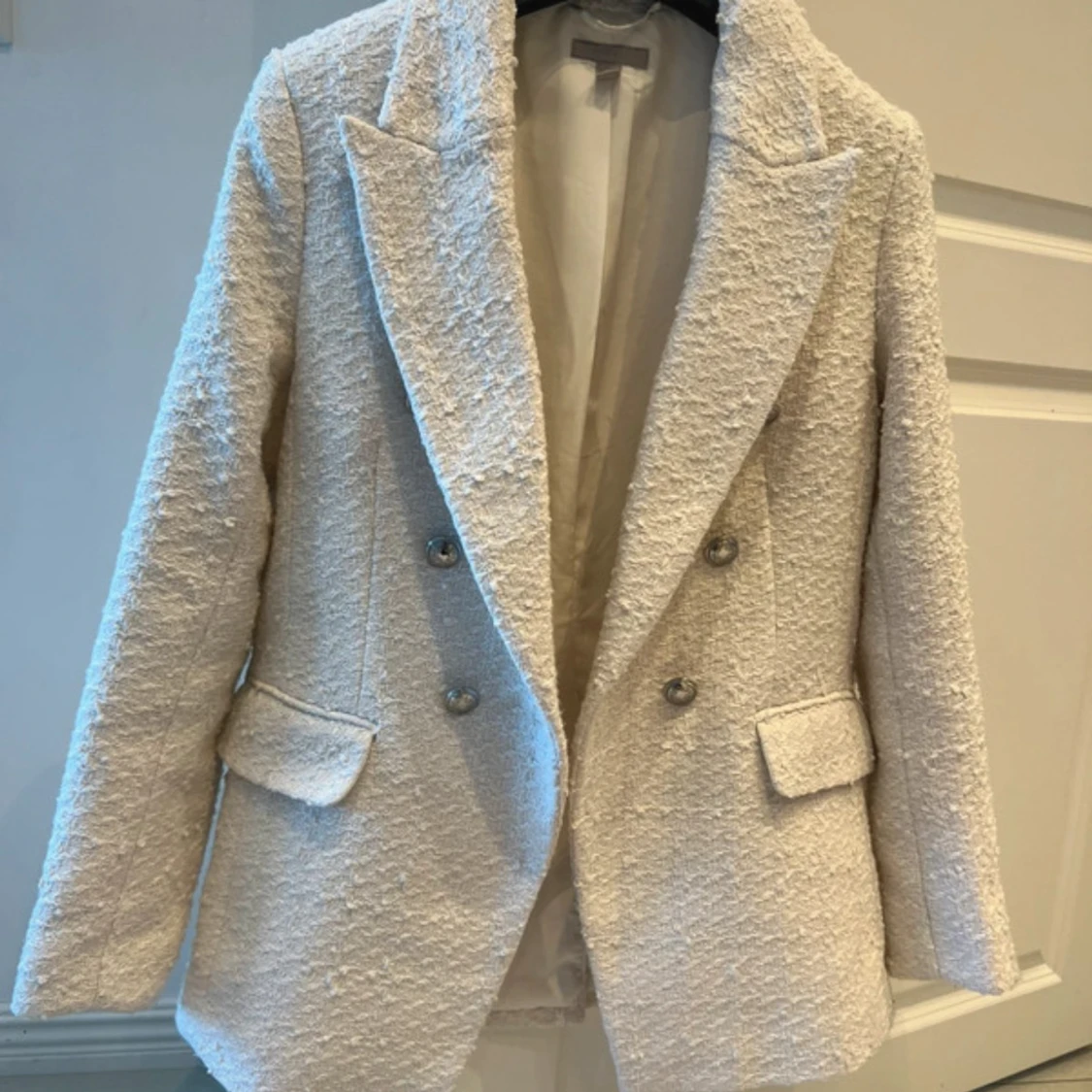 Vit kavaj från H&M i bouclé