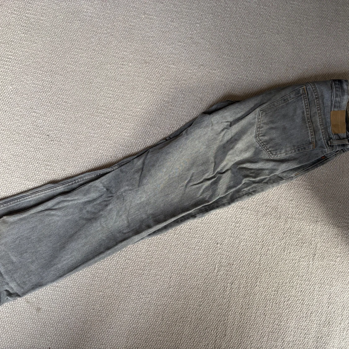 Grå jeans från Weekday straight fit Space Relaxed 27/30 - 1