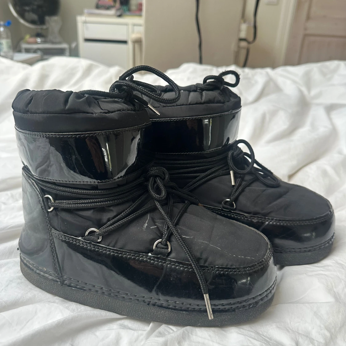 Svarta moon boots - 1