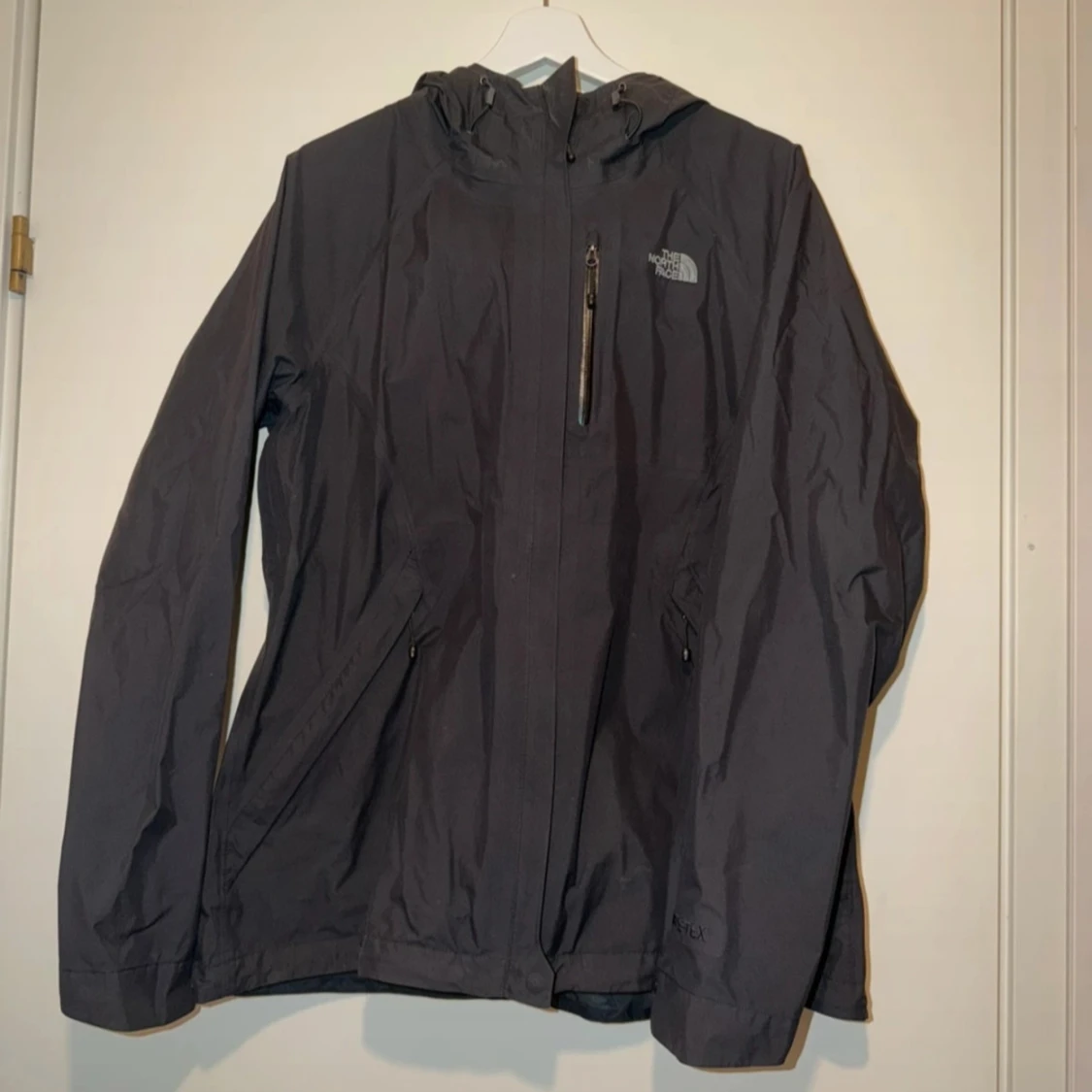 Svart vindjacka från The North Face nyskick