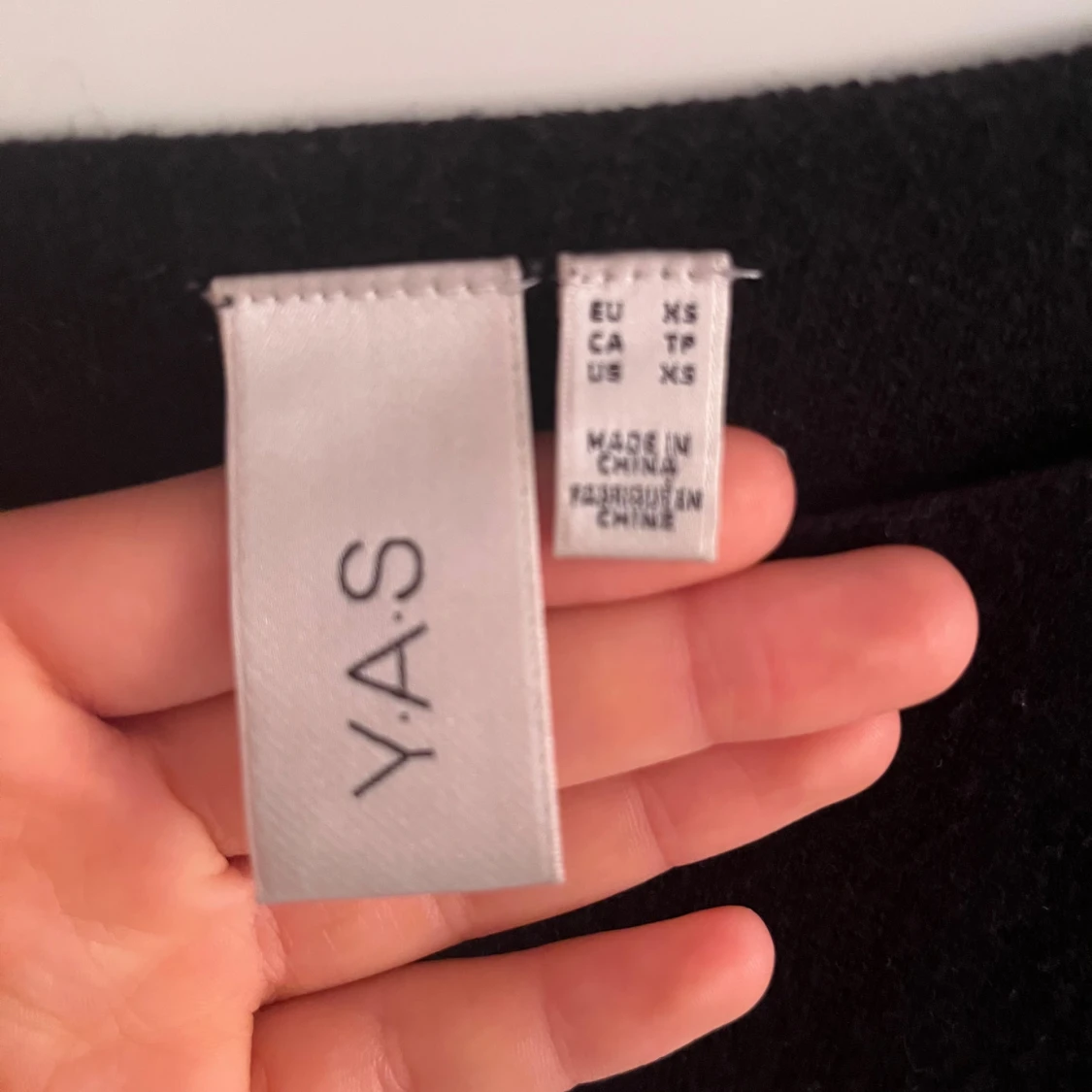 Svart stickad tröja - 1