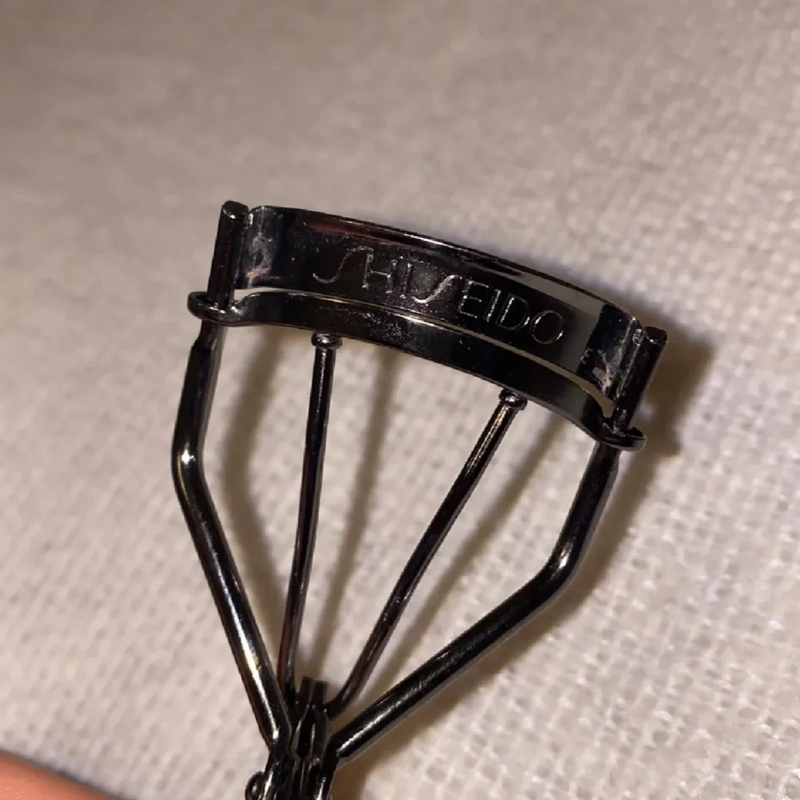 Shiseido ögonfransböjare - 1