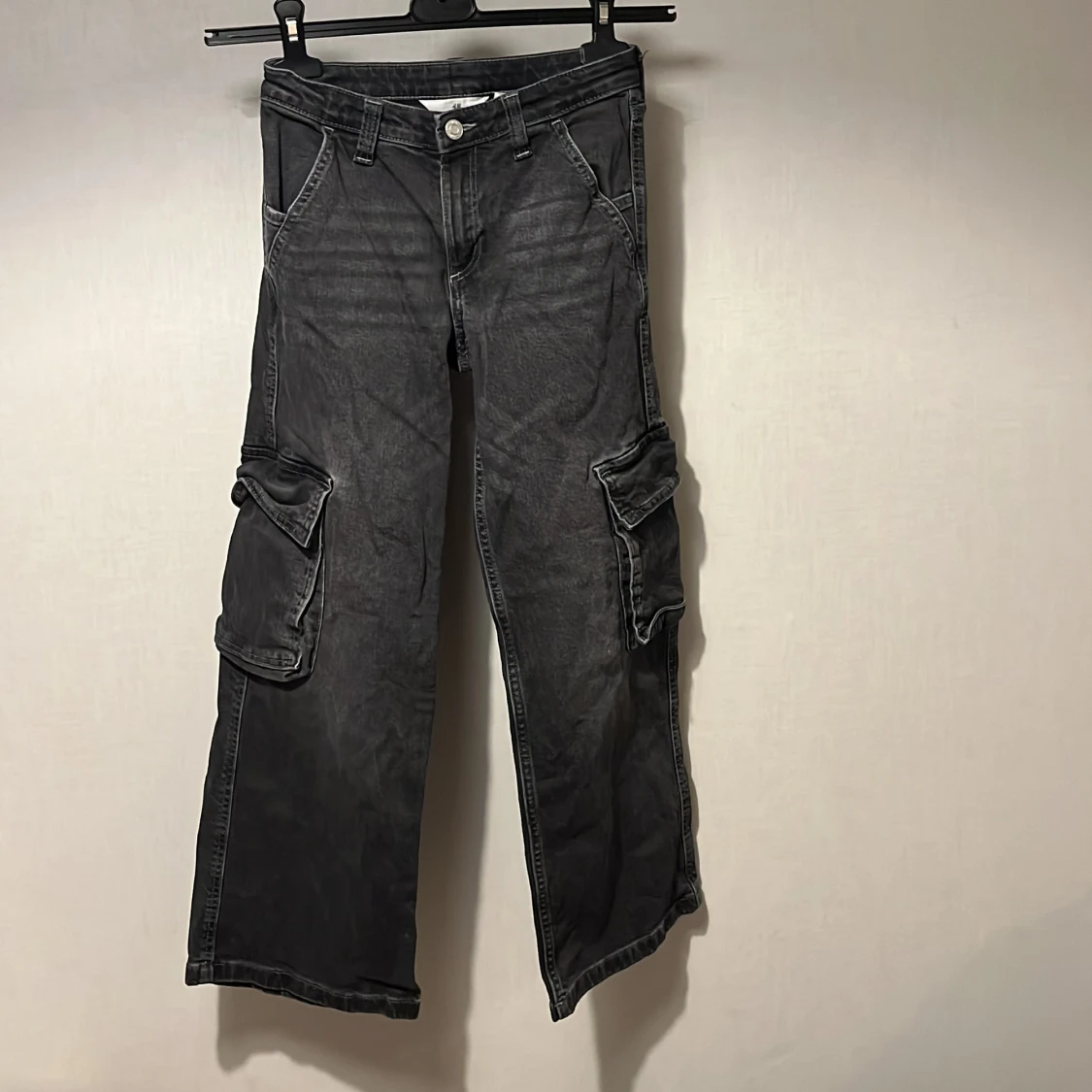 Svarta cargobyxor från H&M