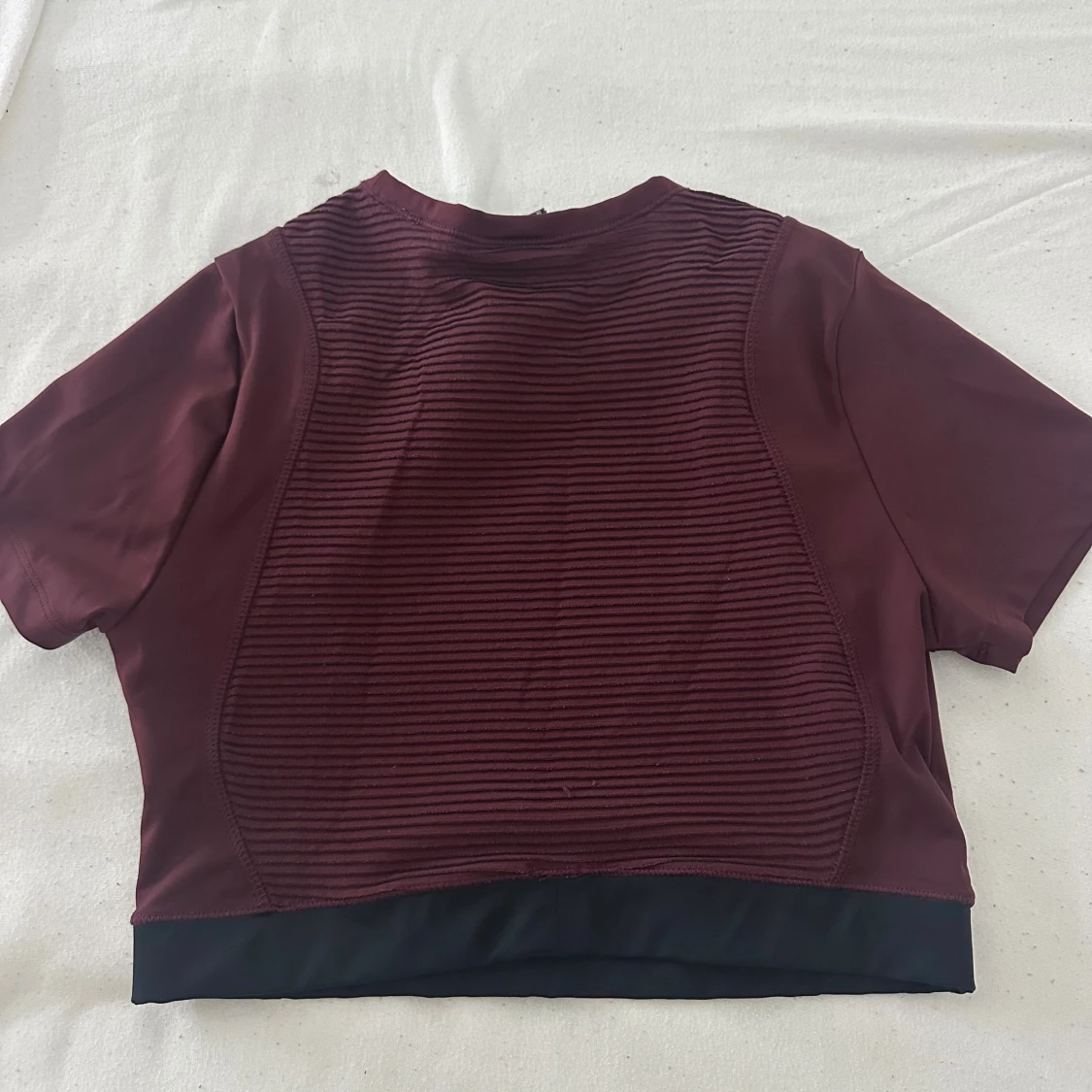 Vinröd croppad träningstopp från Nike - 1