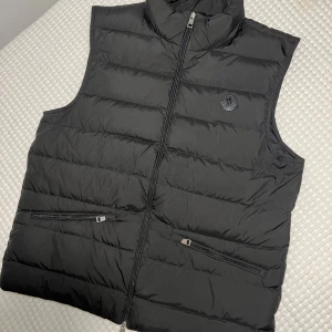Moncler Treompan Vest - Strl 3 passar M/L.  Som ny i skicket