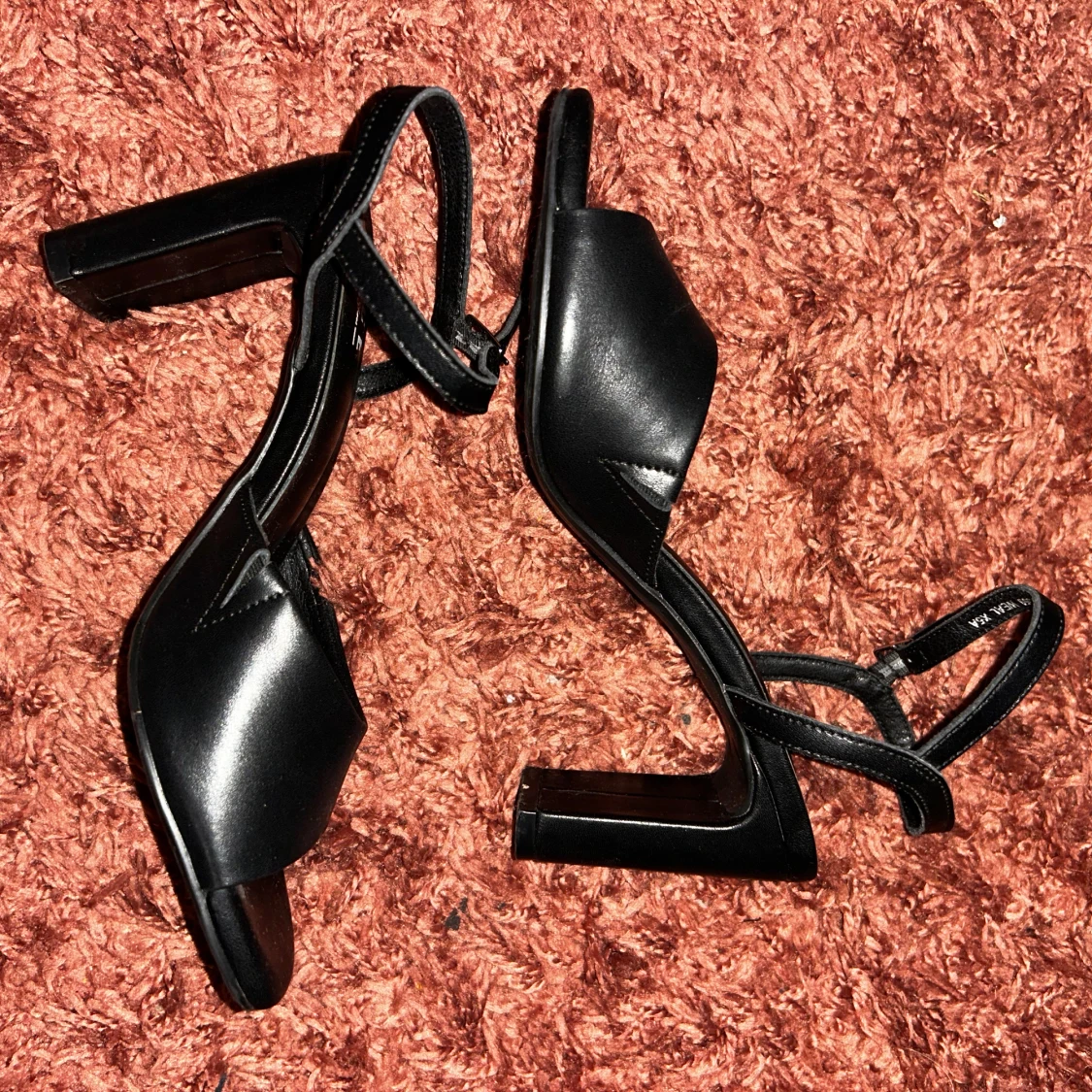 Svarta klackskor  - 1