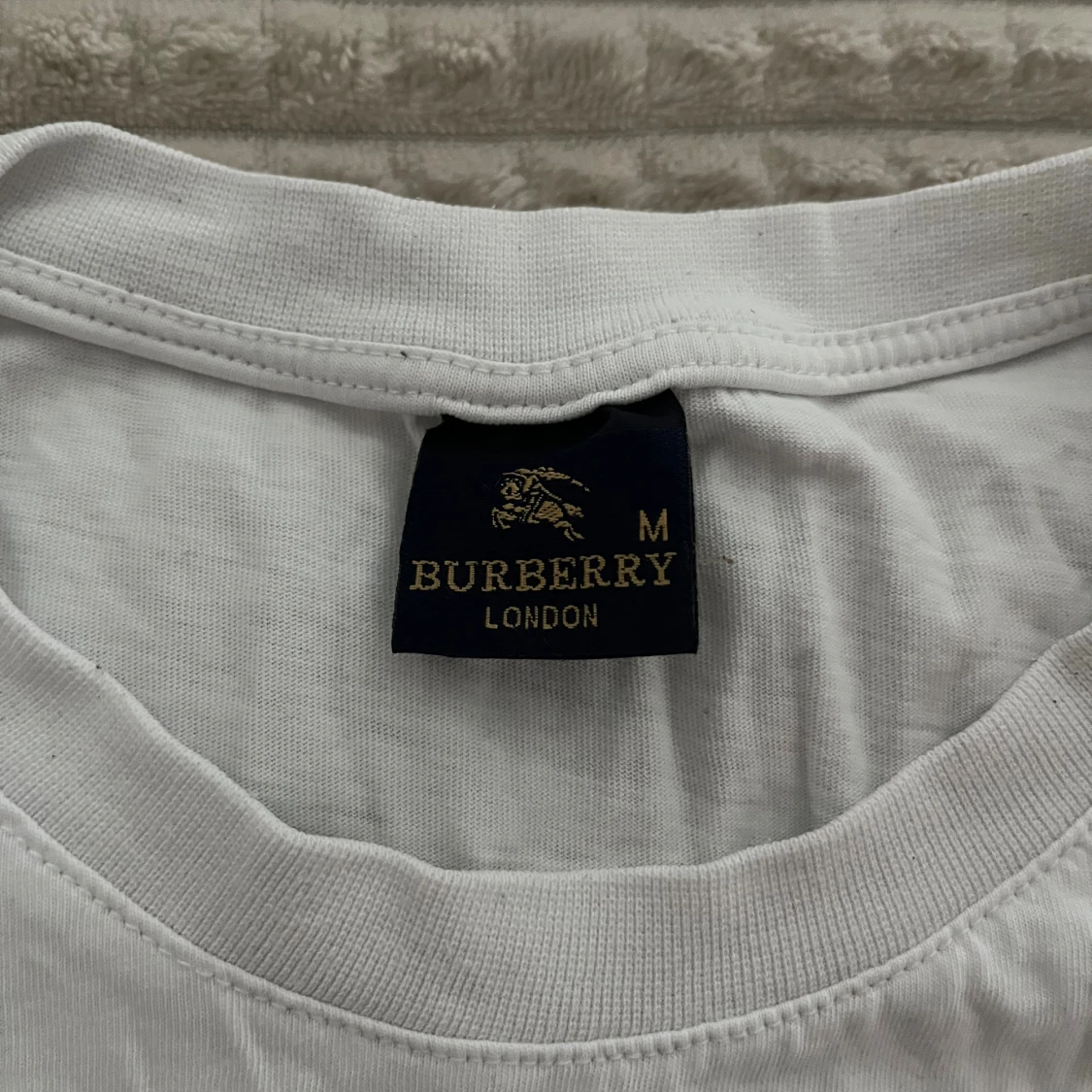 Vit Burberry t-shirt med logga - 1