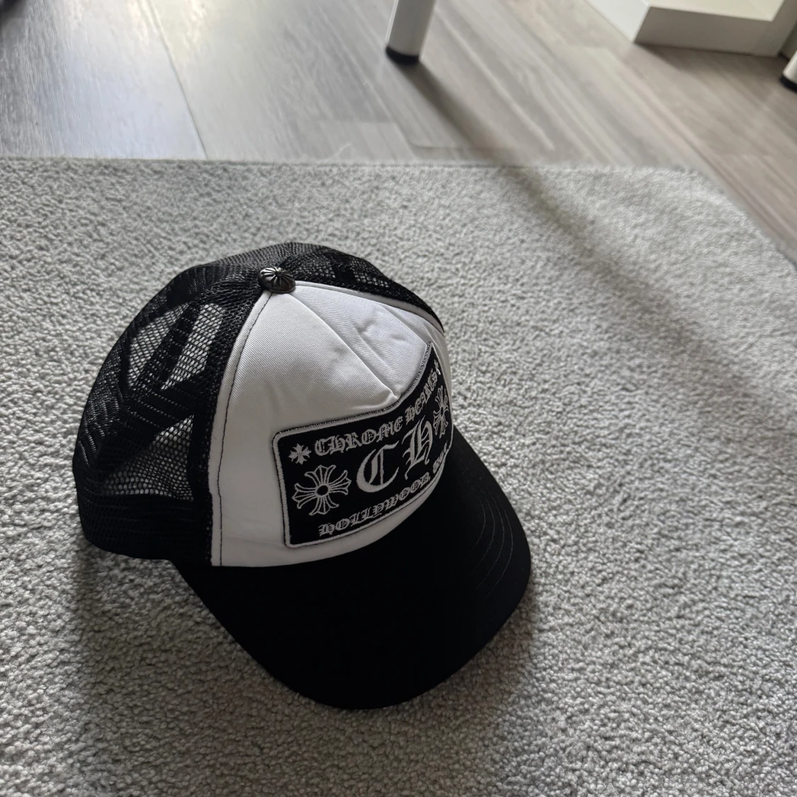 Chrome Hearts truckerkeps svart/vit - 1