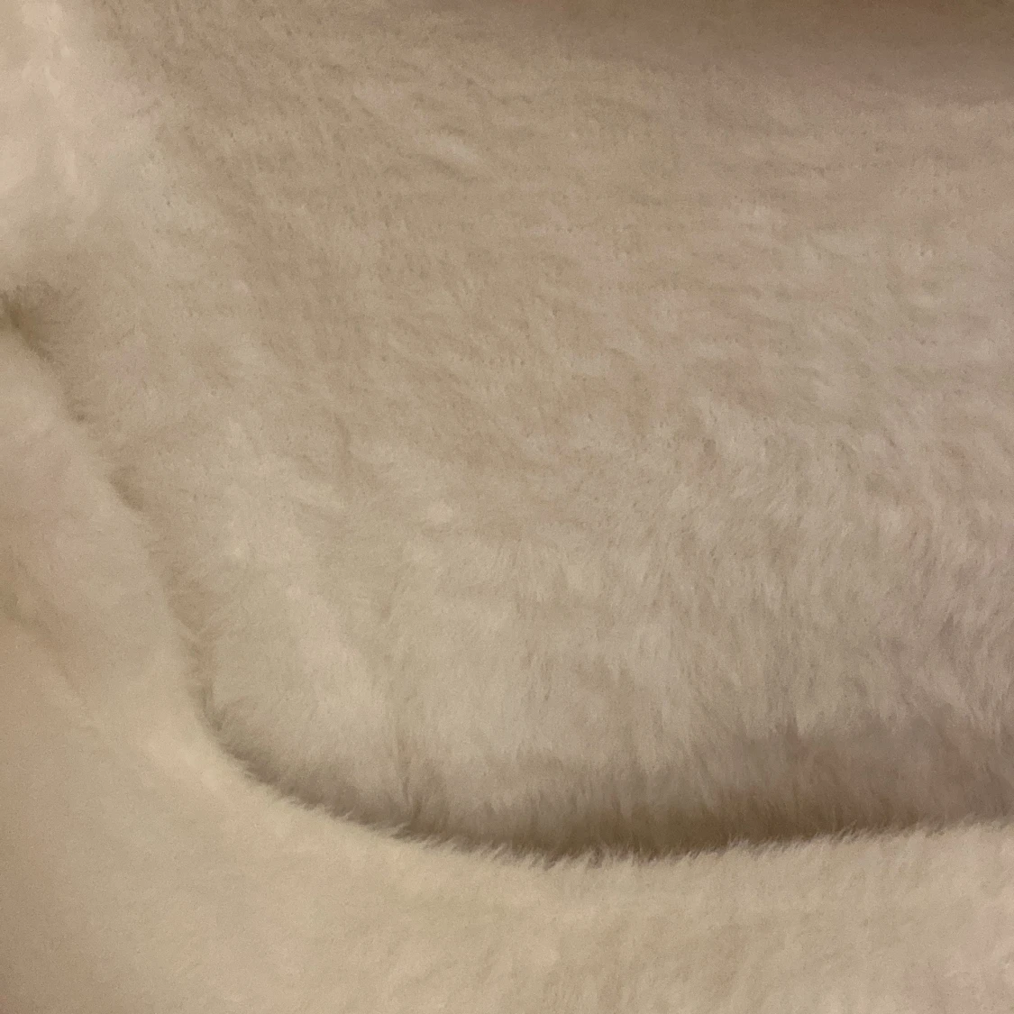 Vit fluffig offshoulder tröja Kappahl - 3