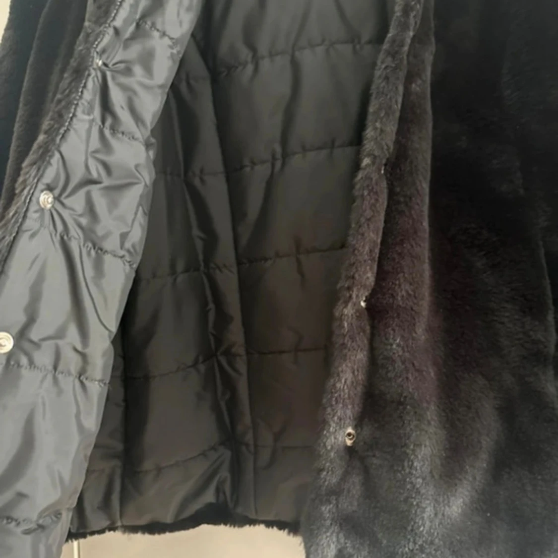 Vändbar täckjacka med fickor  - 1