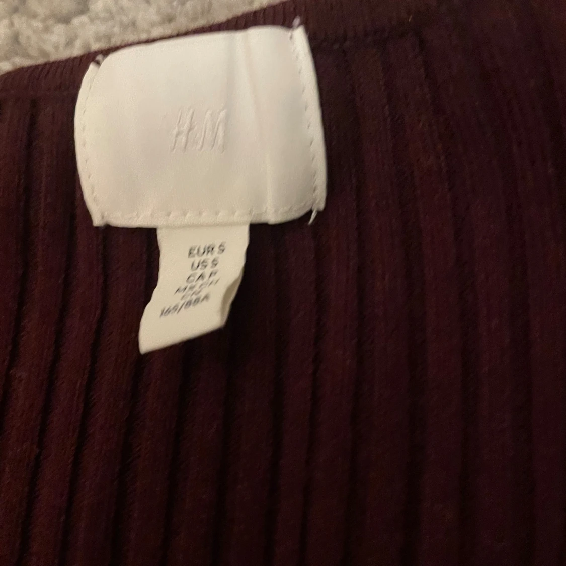 Vinröd ribbad långärmad klänning H&M - 2