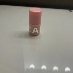 Caia blush stick - Fel färg, inte mycket använt. Berry smoothie