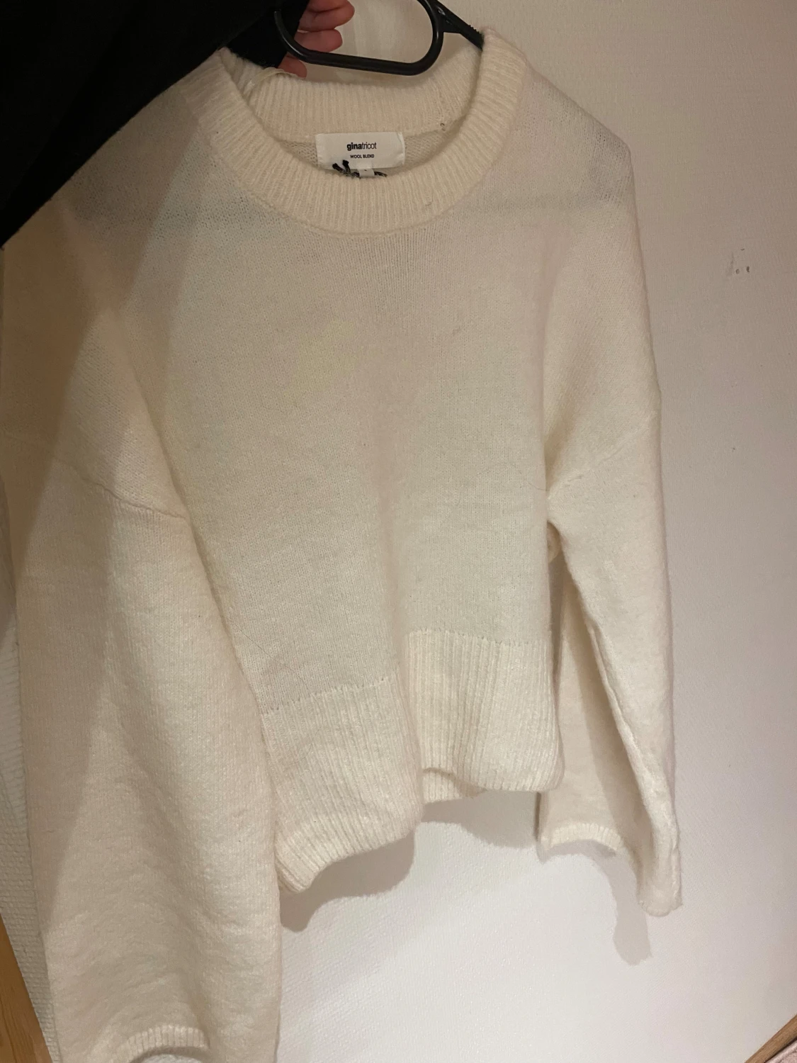Krämvit stickad tröja - 1